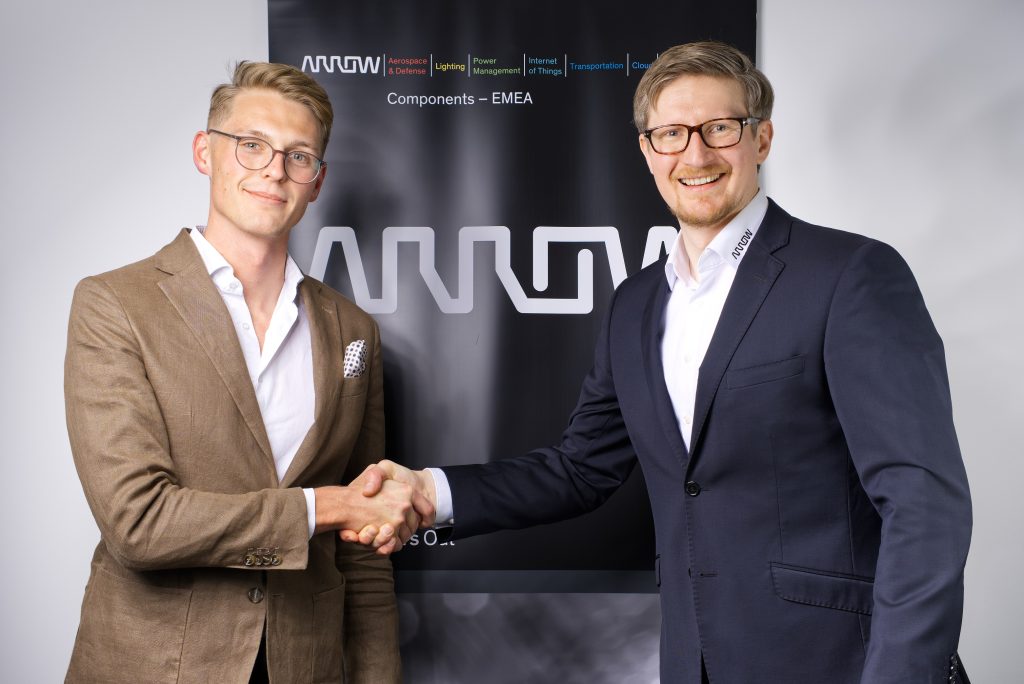 Arrow Innovators Award: (v.l.n.r.) Jack-Leonard Bolz-Mendel, CEO und Mitgründer von Guardian Technologies und
Alexej Schulz, Sales Manager DACH, Arrow Electronics